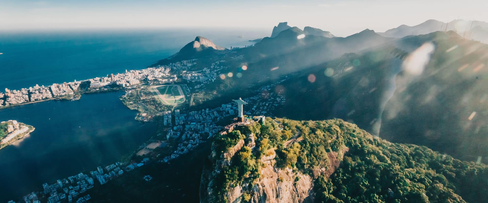 Vista aérea del Cristo Redentor de Brasil