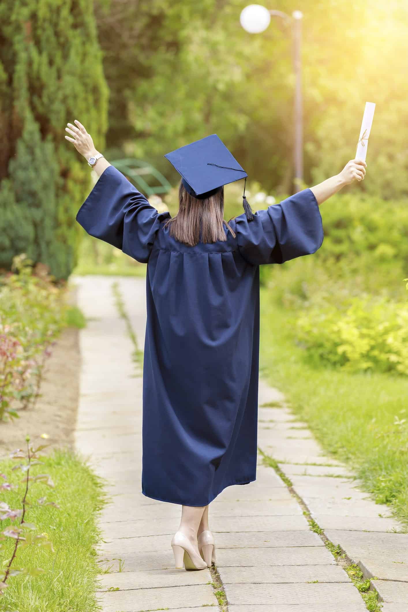 joven graduada