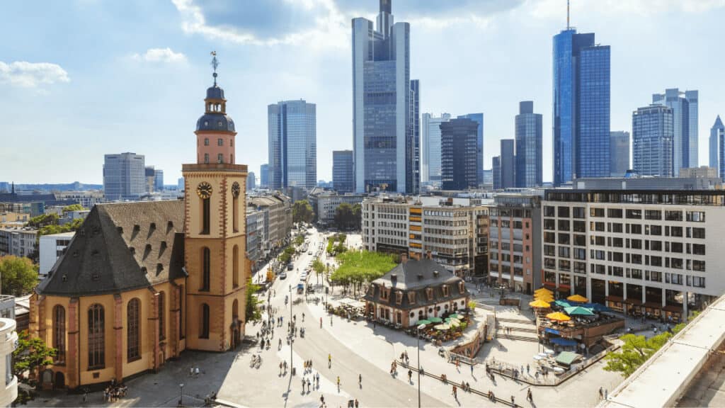 Cómo es vivir en Frankfurt | Costo de vida, clima, transporte y las 4 razones por las que debes emigrar a esta ciudad alemana