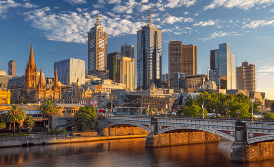 Puente y edificios de Melbourne